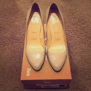 Christian Louboutin Décolleté Heels -Beige/Colombe